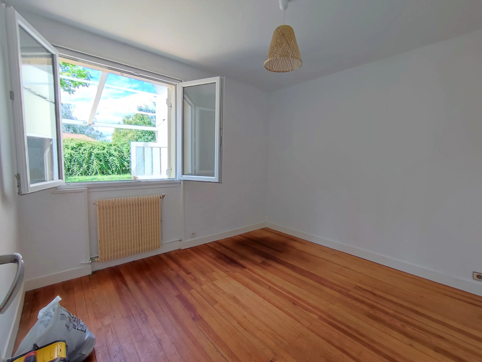 
                                                Location
                                                 Maison T5 / 92.5 m² / Créon / Nu