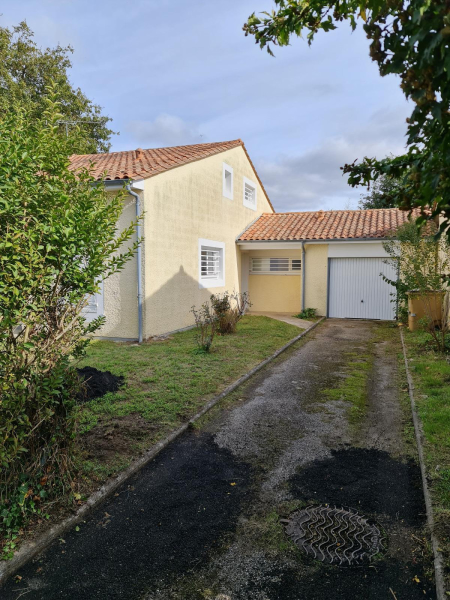 
                                                Location
                                                 Maison T5 Braud-et-Saint-Louis