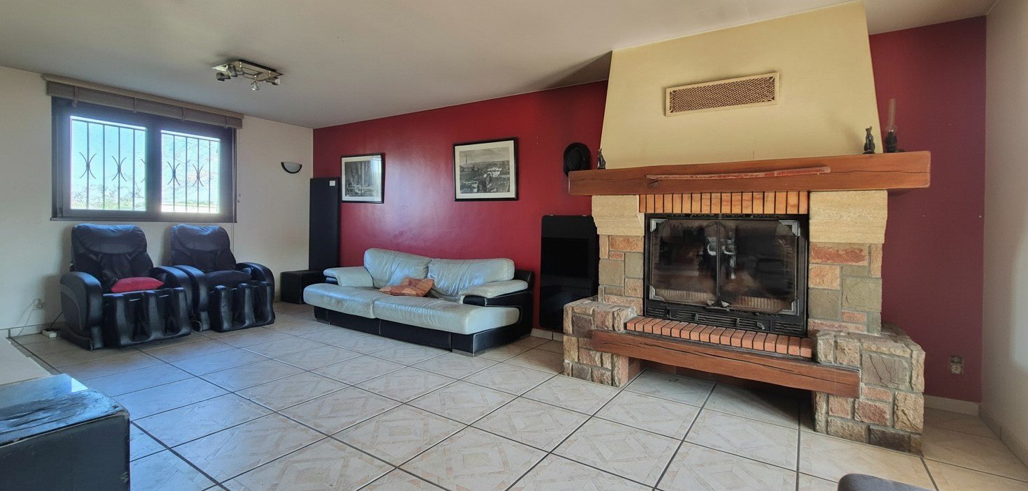 
                                                Vente
                                                 Maison traditionnelle de T5 de 150 m² + garage sur un terrain de 1160 m²