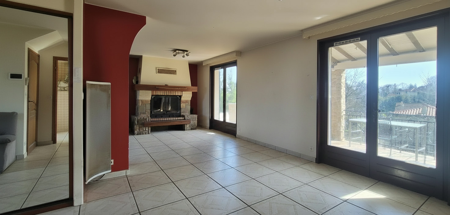 
                                                Vente
                                                 Maison traditionnelle de T5 de 150 m² + garage sur un terrain de 1160 m²