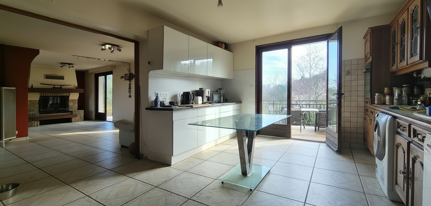 
                                                Vente
                                                 Maison traditionnelle de T5 de 150 m² + garage sur un terrain de 1160 m²