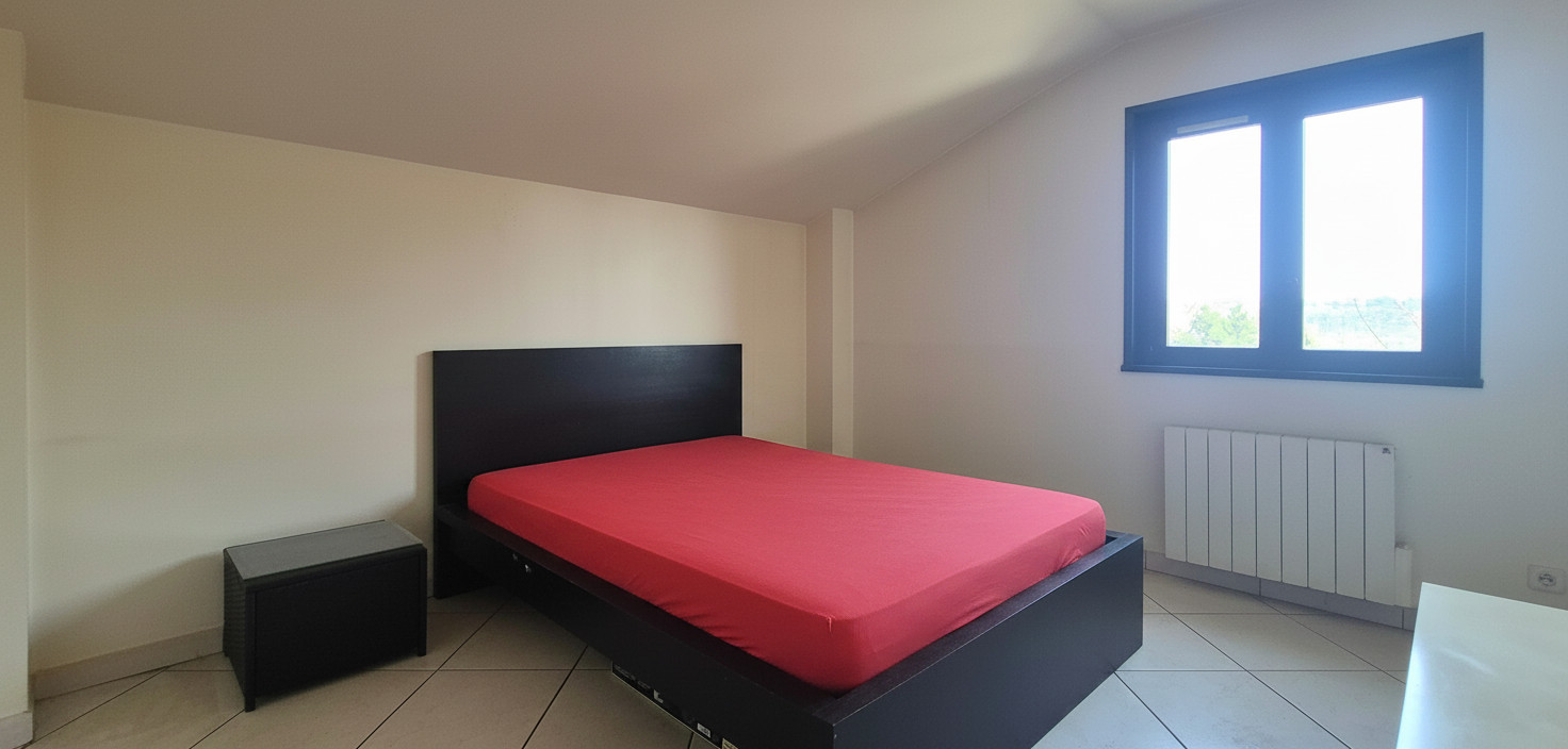 
                                                Vente
                                                 Maison traditionnelle de T5 de 150 m² + garage sur un terrain de 1160 m²