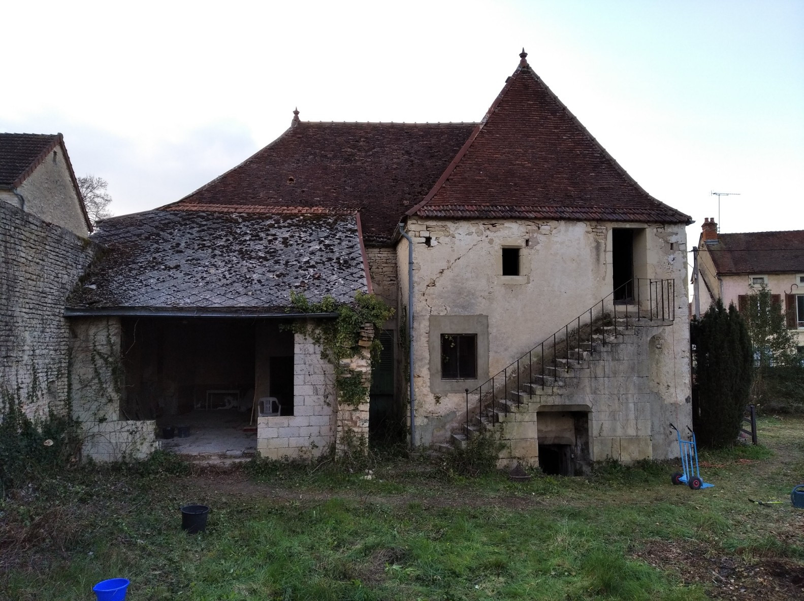 
                                                Vente
                                                 Maison traditionnelle proche du canal de Bourgogne