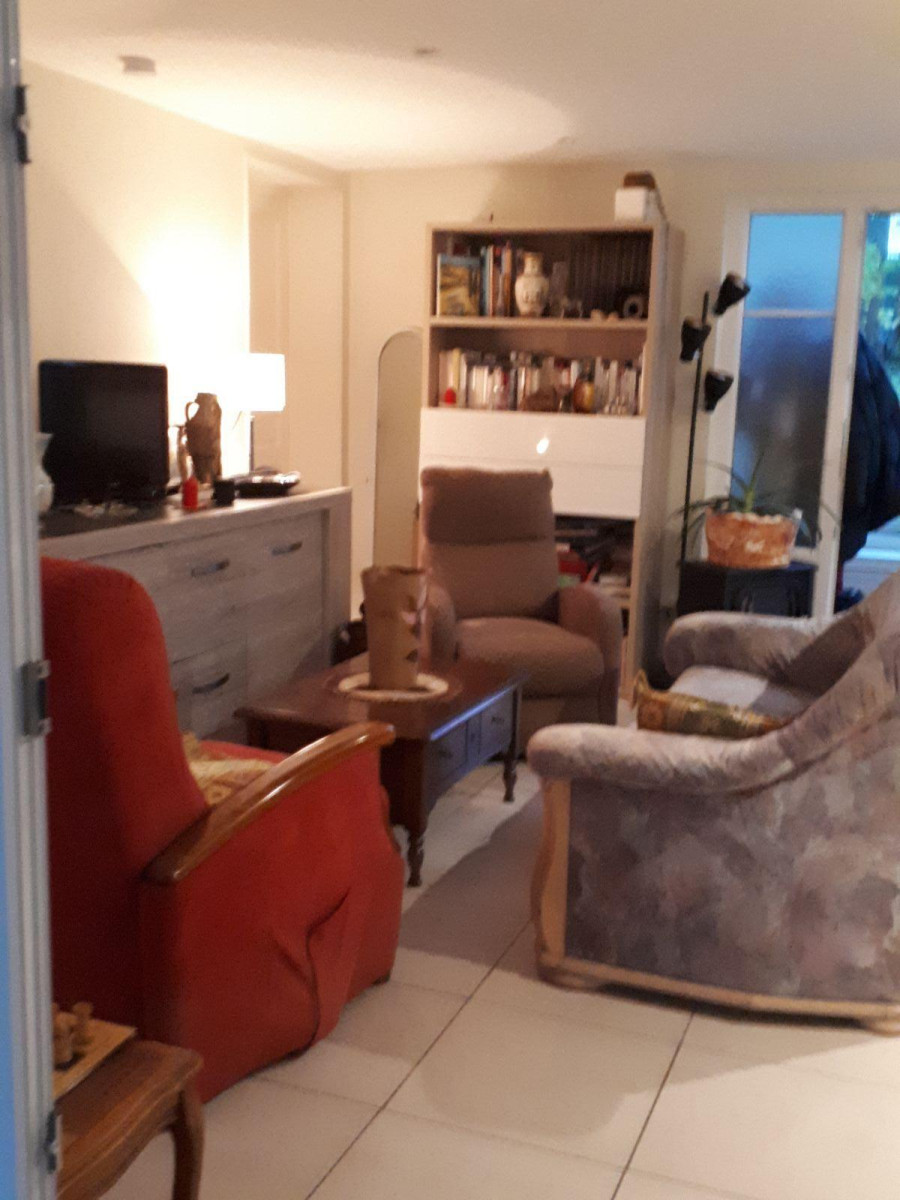 
                                                Location
                                                 Maison tranquille et proche toutes commodités