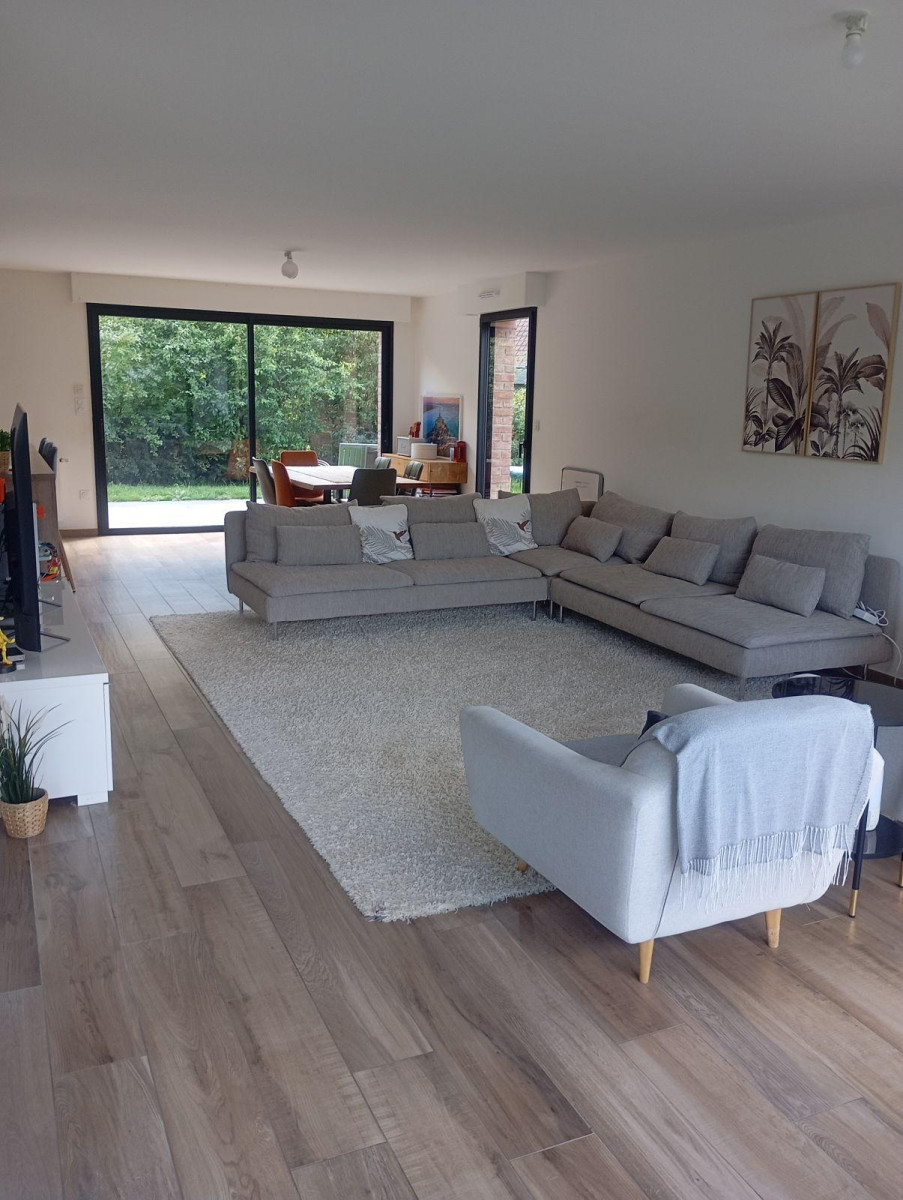 
                                                Location
                                                 Maison très récente individuelle 175m2