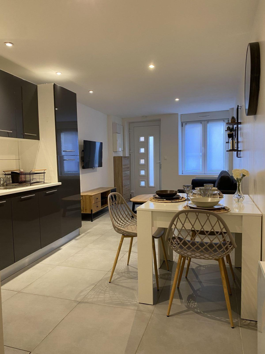 
                                                Location
                                                 Maison triplex meublée ,  55 m² , 2 chambres 680€