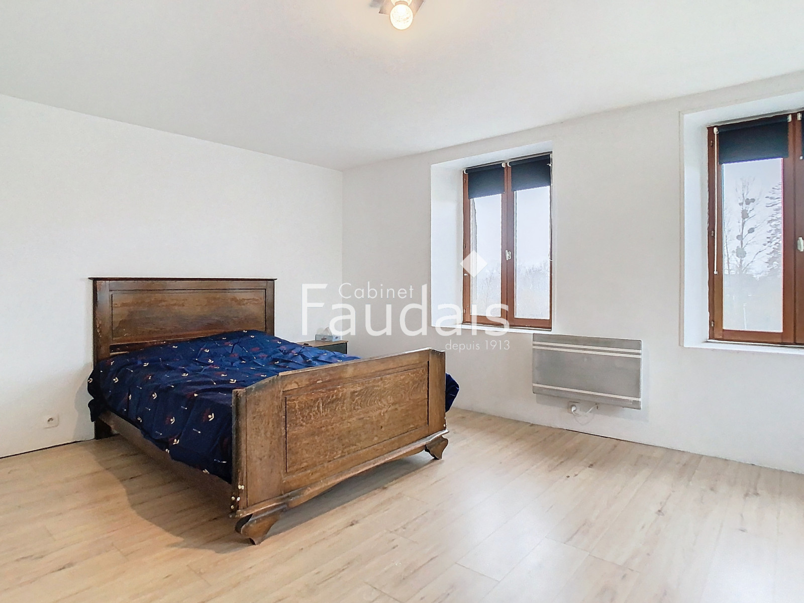 
                                                Vente
                                                 Maison trois chambres avec hangar ouvert