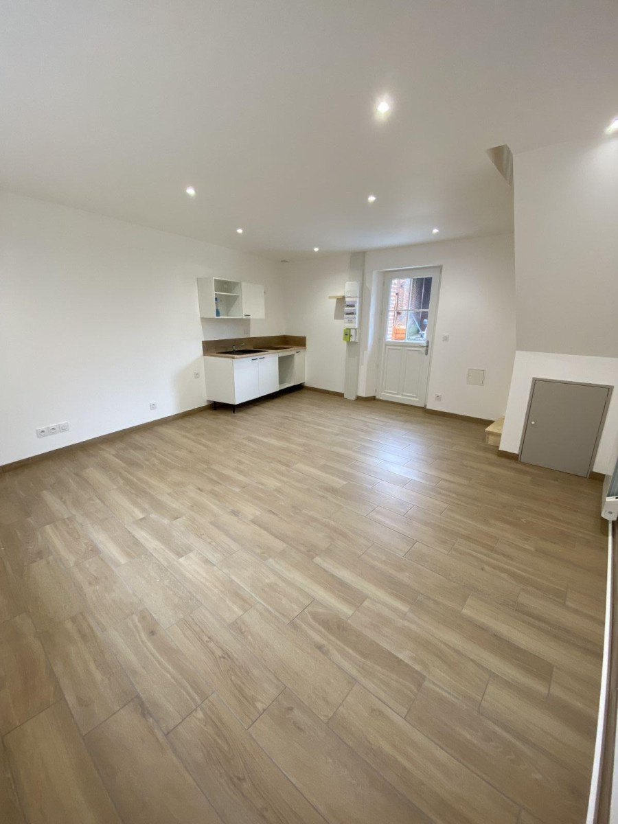 
                                                Location
                                                 Maison type F3