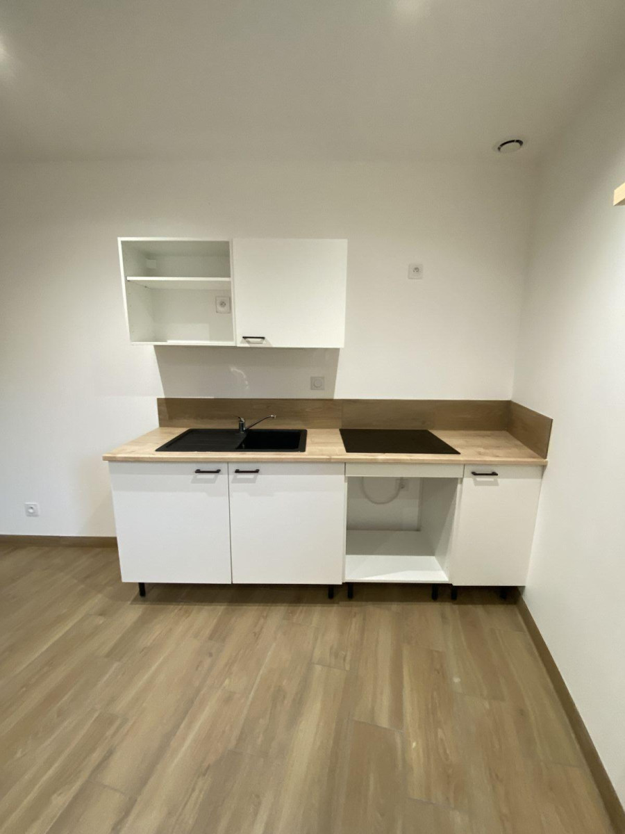 
                                                Location
                                                 Maison type F3