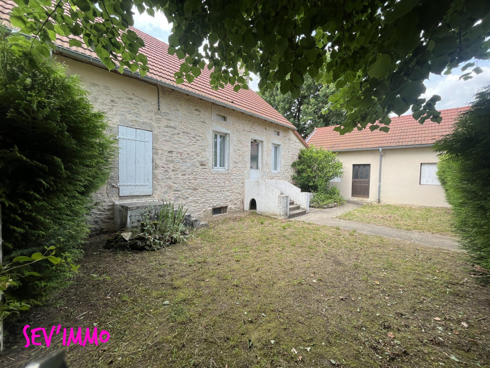 
                                                Vente
                                                 MAISON TYPE LONGERE DEPENDANCES + TERRAIN