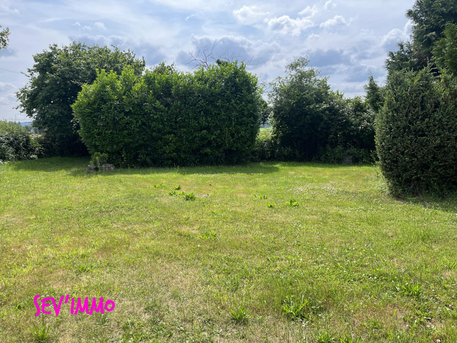 
                                                Vente
                                                 MAISON TYPE LONGERE DEPENDANCES + TERRAIN