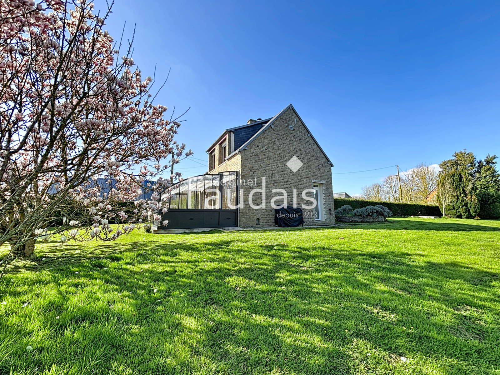 
                                                Vente
                                                 maison/villa 4 pièces