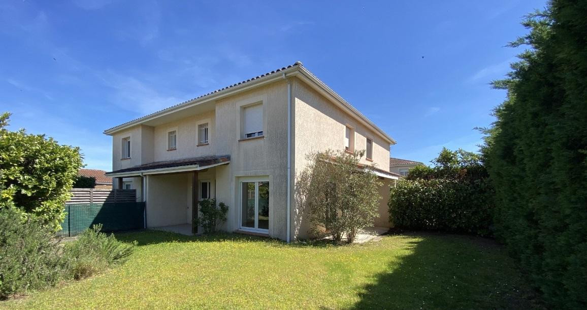 
                                                Location
                                                 Maison/Villa  avec clim, jardin, piscine, 995€ TTC