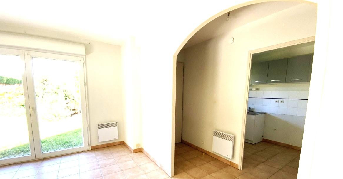 
                                                Location
                                                 Maison/Villa  avec clim, jardin, piscine, 995€ TTC