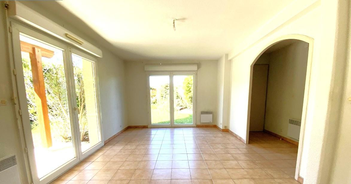 
                                                Location
                                                 Maison/Villa  avec clim, jardin, piscine, 995€ TTC