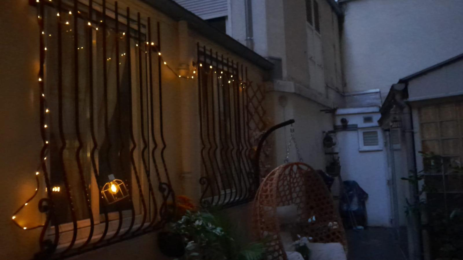 
                                                Location
                                                 Maisonnette au cœur du Quartier latin.