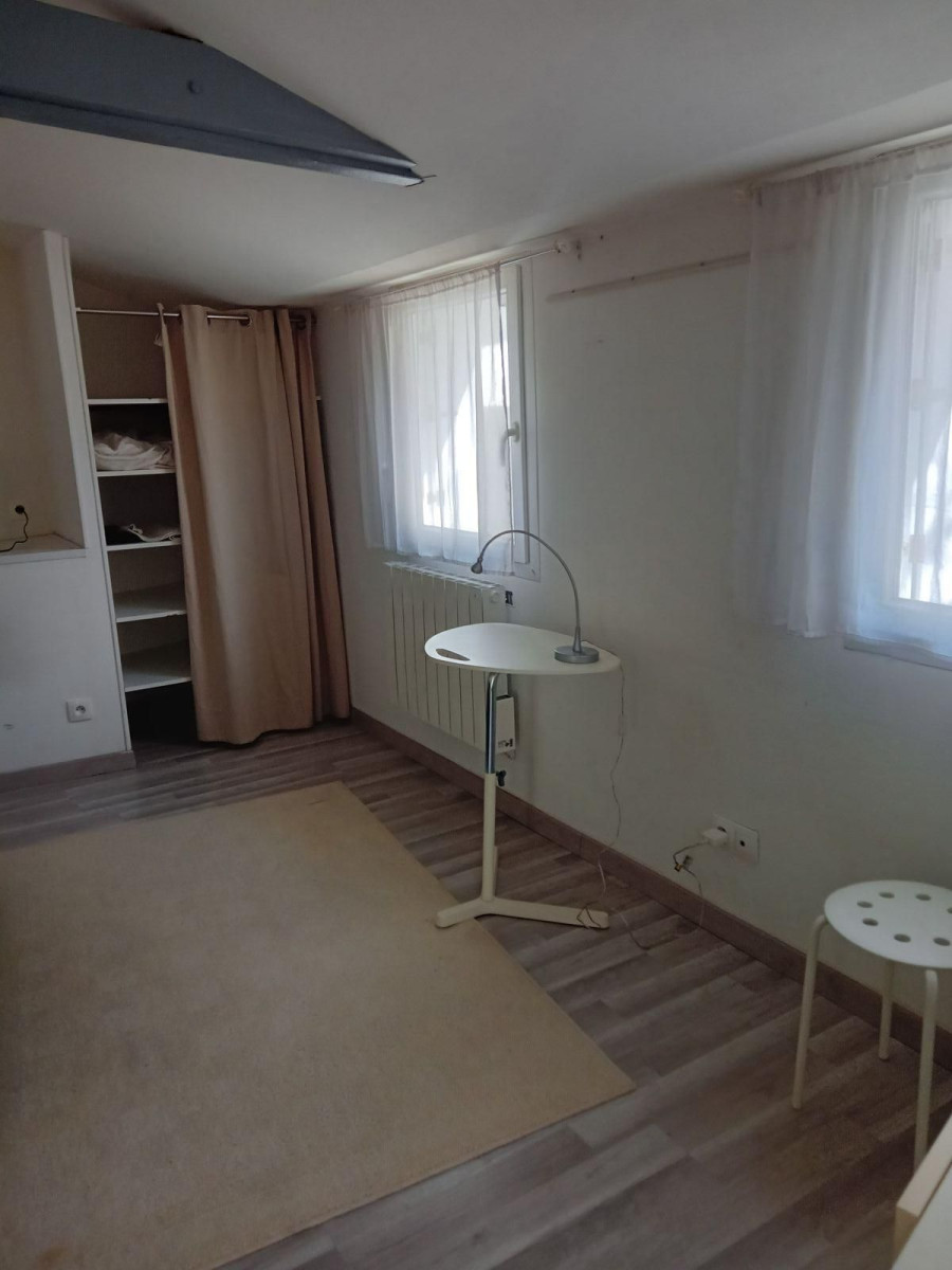 
                                                Location
                                                 Maisonnette rénovée très bien isolée calme assuré