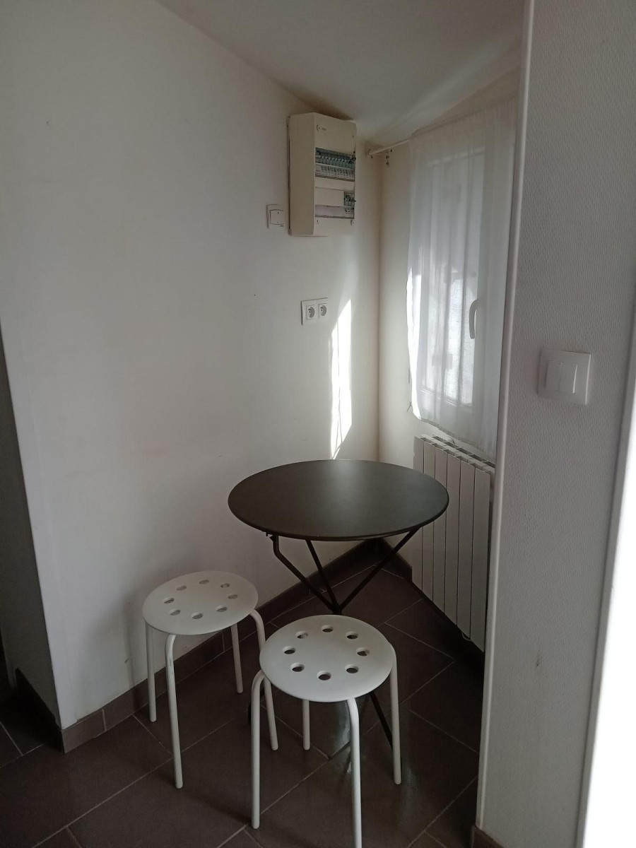 
                                                Location
                                                 Maisonnette rénovée très bien isolée calme assuré