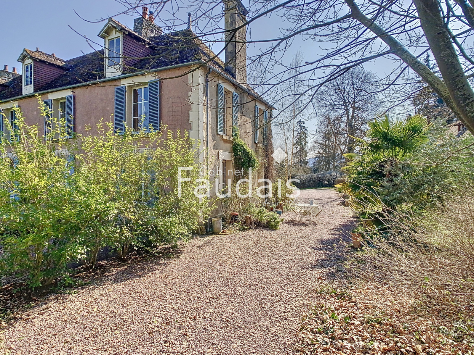 
                                                Vente
                                                 Manoir 18 ème siècle avec gite au coeur de la Suisse Normand