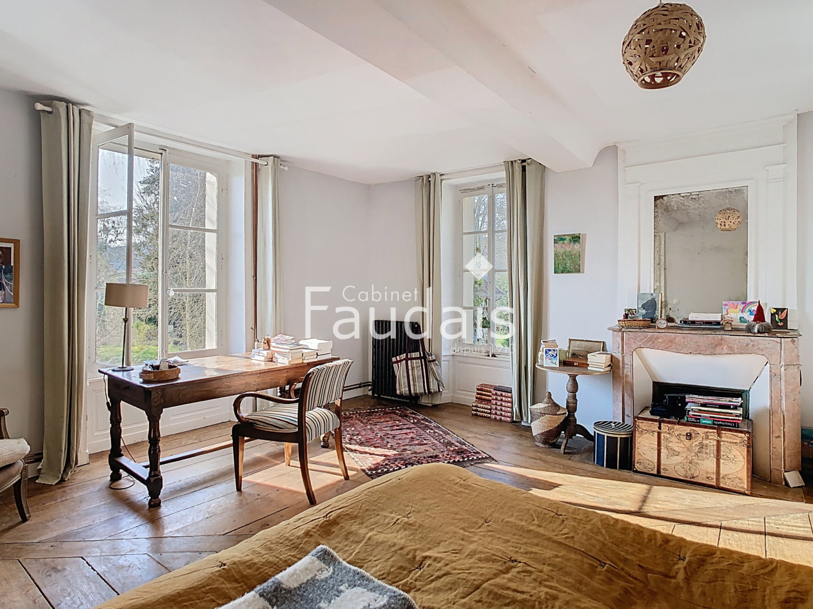 
                                                Vente
                                                 Manoir 18 ème siècle avec gite au coeur de la Suisse Normand