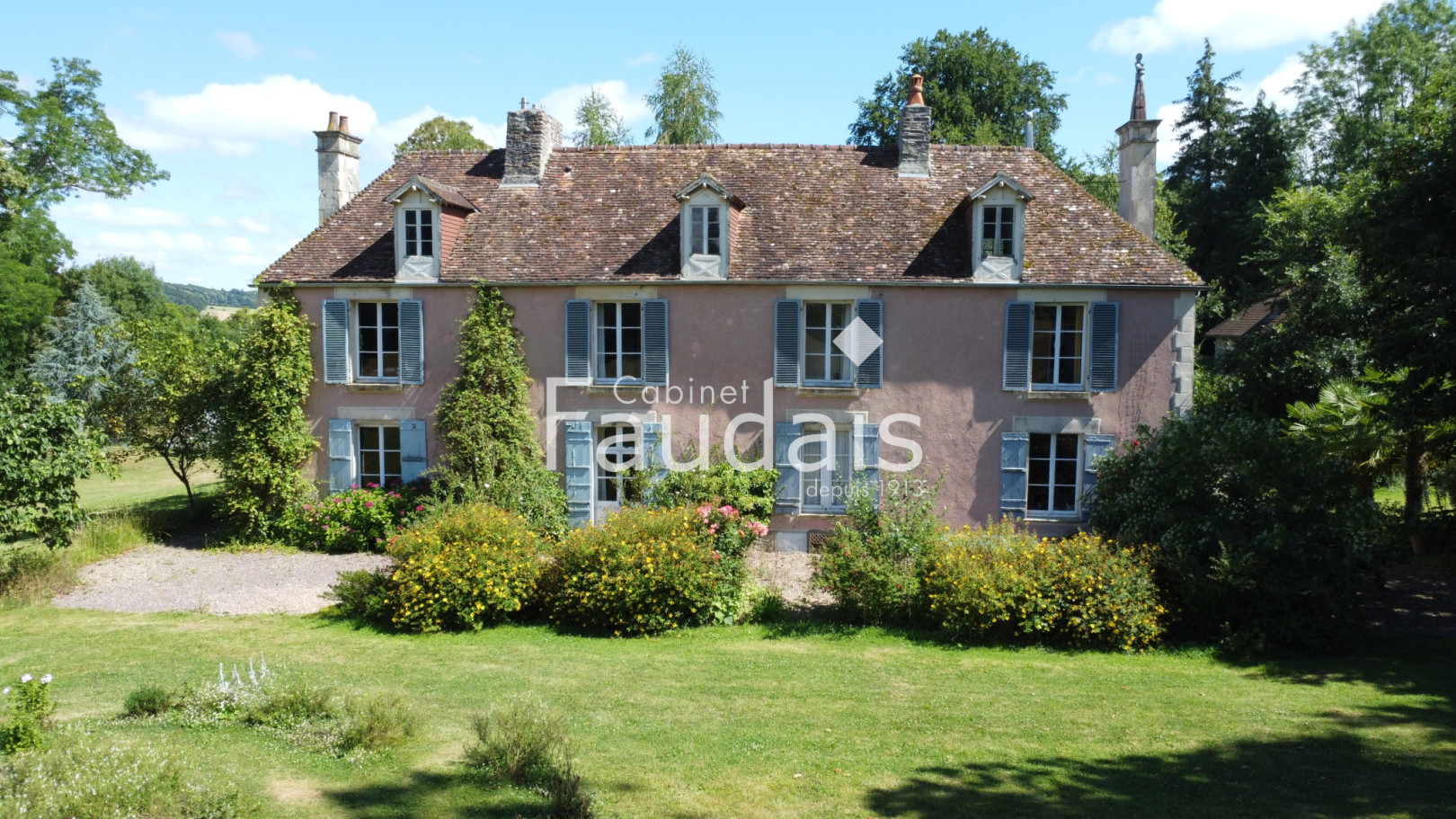 
                                                Vente
                                                 Manoir 18 ème siècle avec gite au coeur de la Suisse Normand