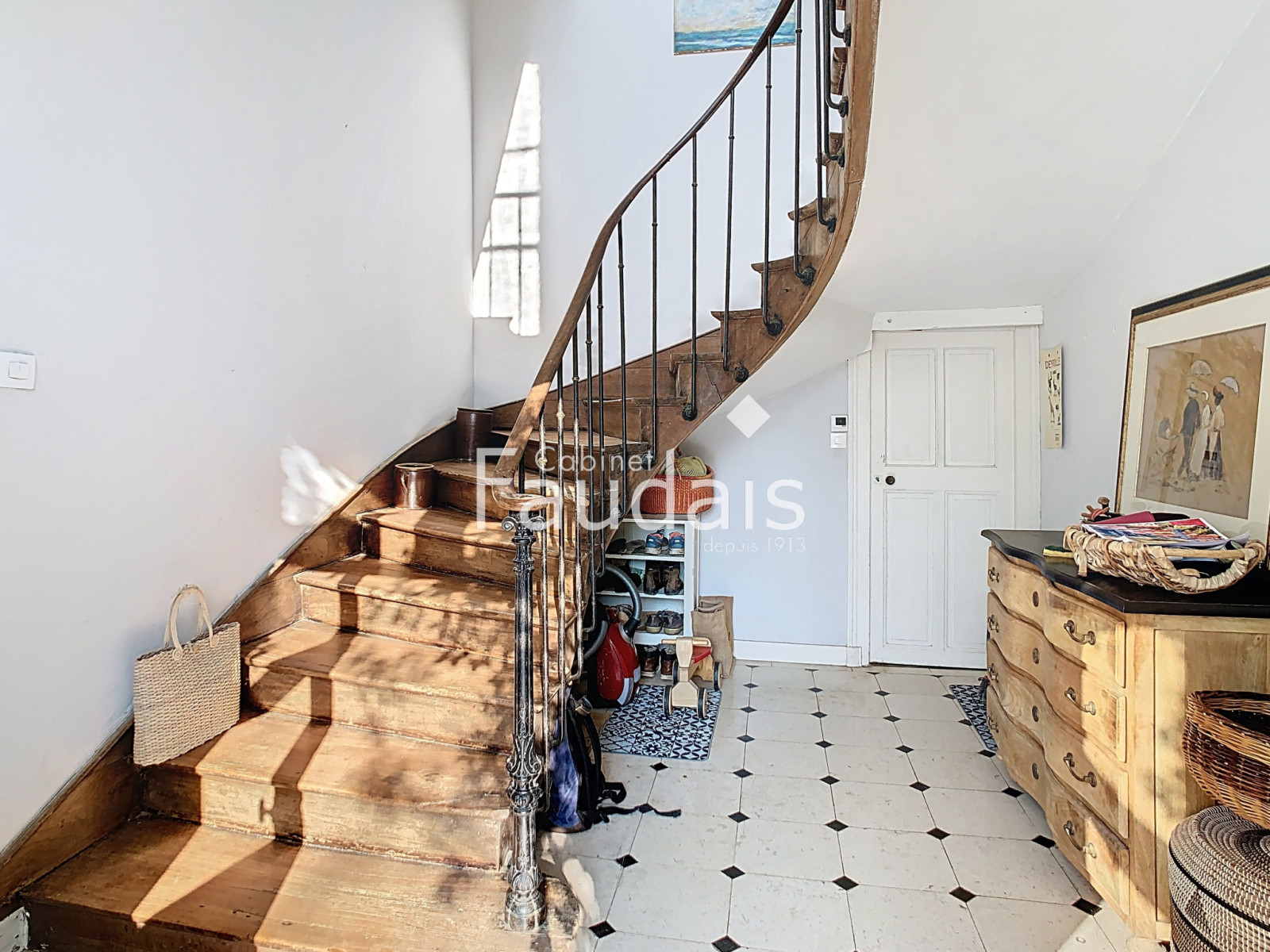 
                                                Vente
                                                 Manoir 18 ème siècle avec gite au coeur de la Suisse Normand