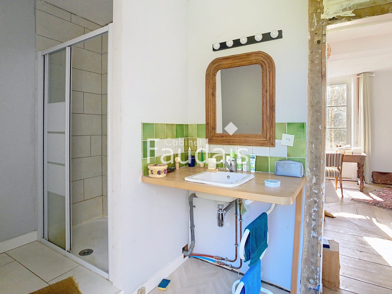 
                                                Vente
                                                 Manoir 18 ème siècle avec gite au coeur de la Suisse Normand