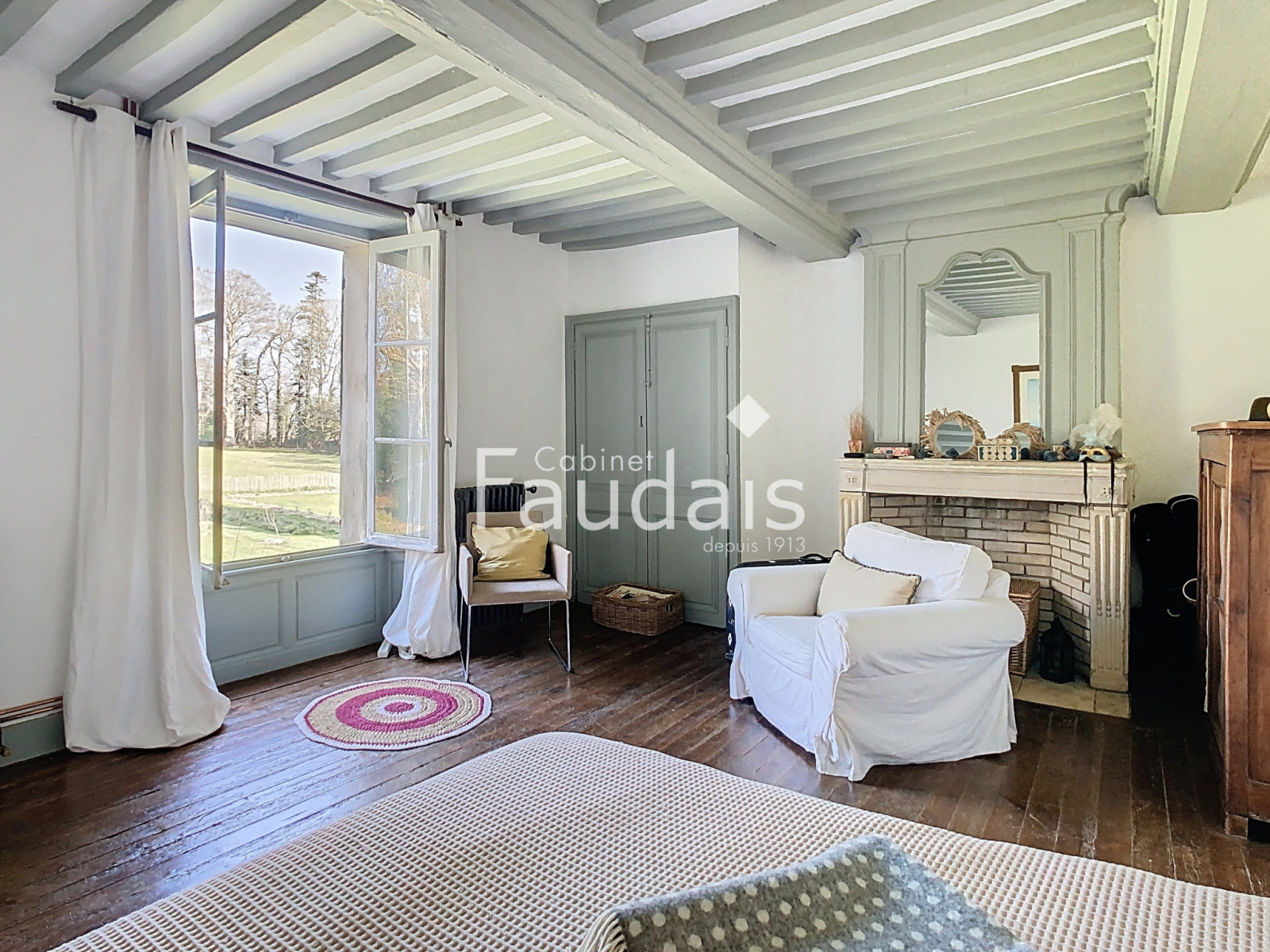 
                                                Vente
                                                 Manoir 18 ème siècle avec gite au coeur de la Suisse Normand