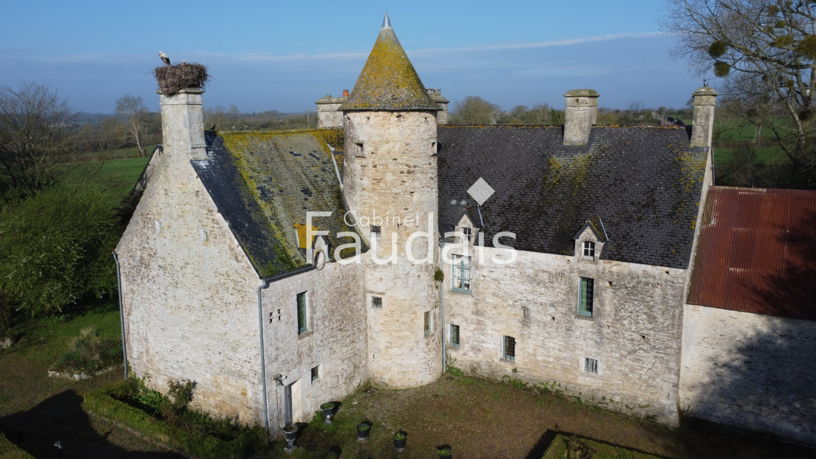 
                                                Vente
                                                 Manoir du 16ème siècle dans le cotentin