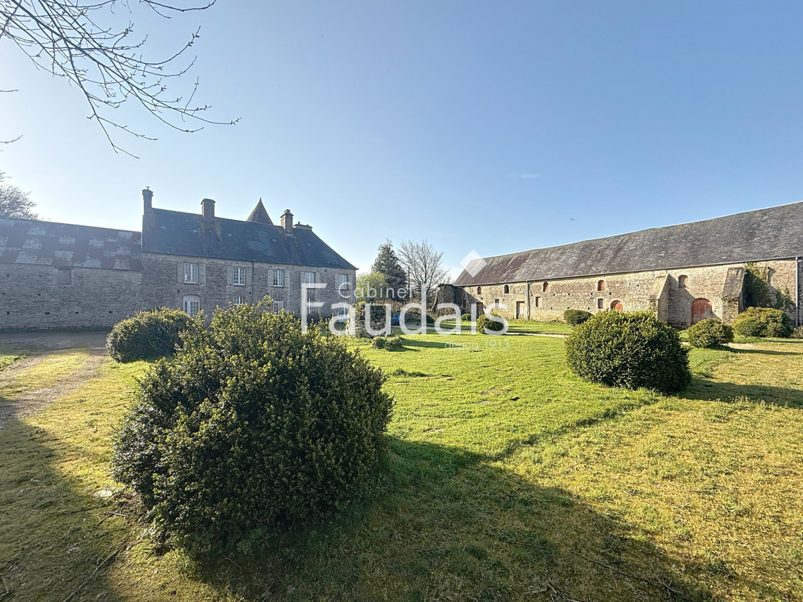 
                                                Vente
                                                 Manoir du 16ème siècle dans le cotentin