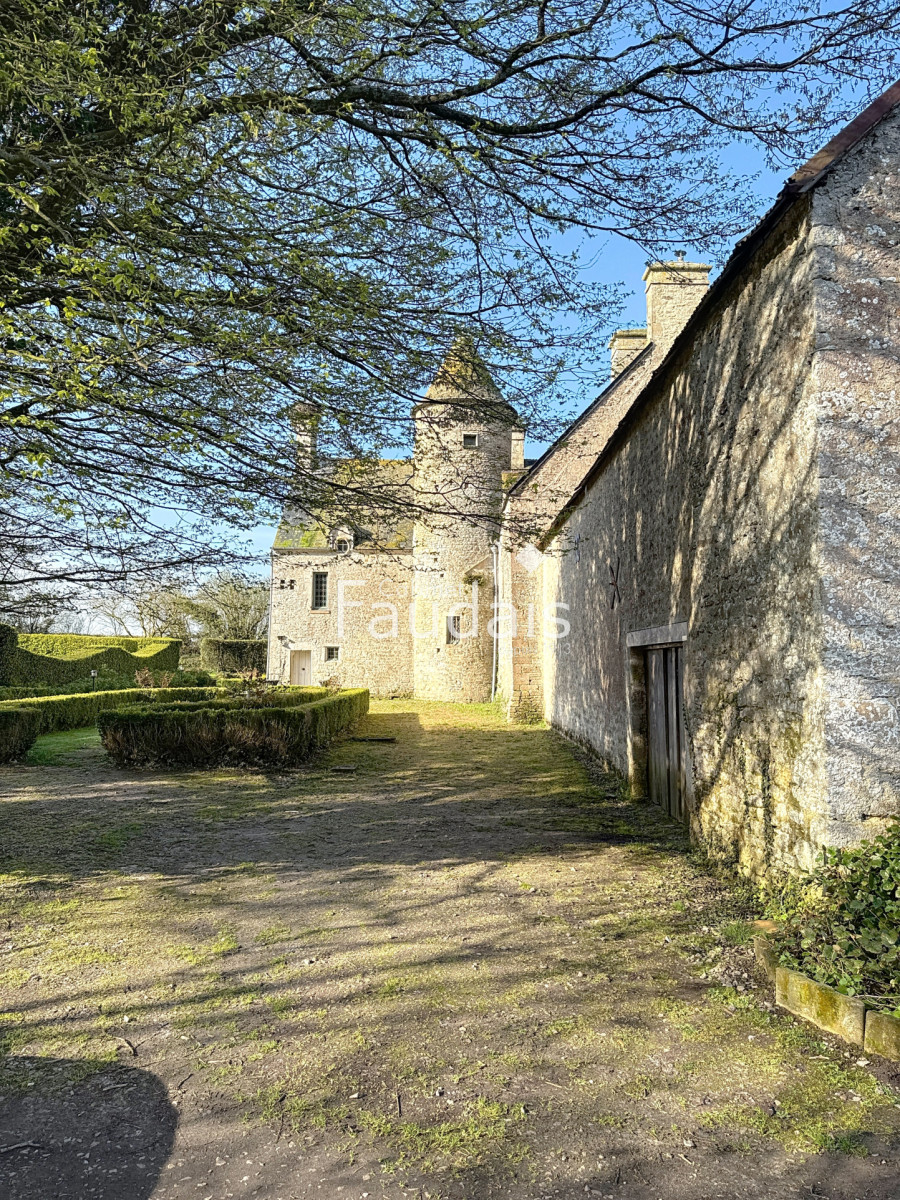 
                                                Vente
                                                 Manoir du 16ème siècle dans le cotentin