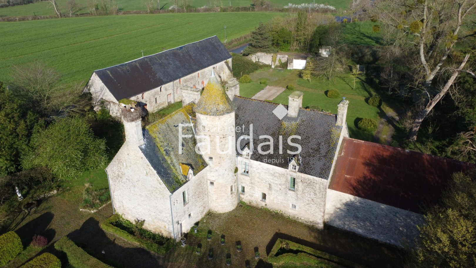 
                                                Vente
                                                 Manoir du 16ème siècle dans le cotentin
