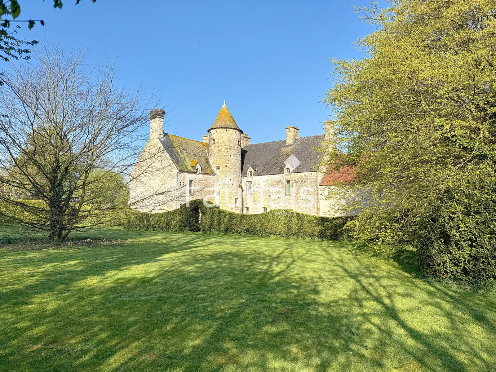 
                                                Vente
                                                 Manoir du 16ème siècle dans le cotentin