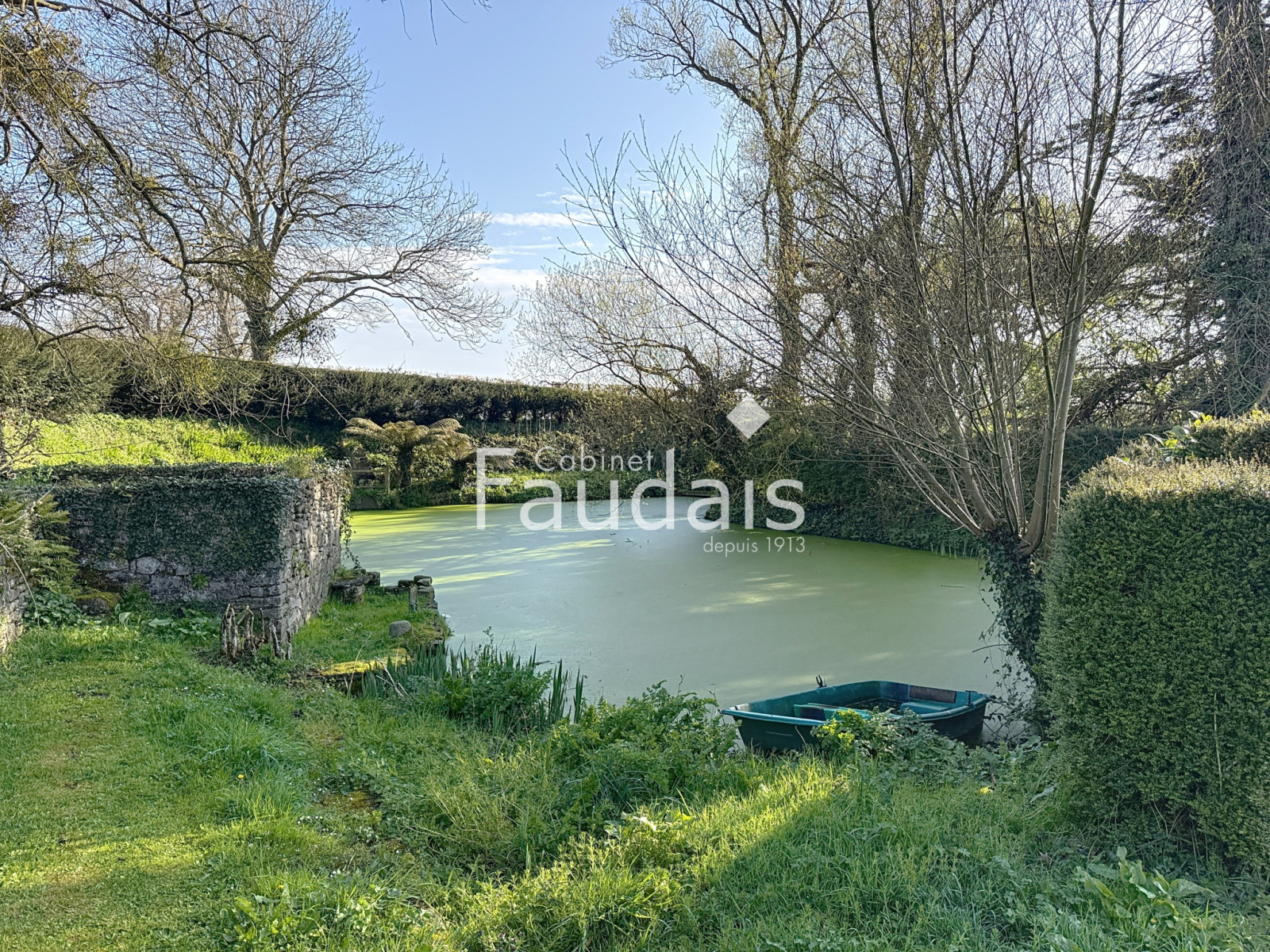 
                                                Vente
                                                 Manoir du 16ème siècle dans le cotentin