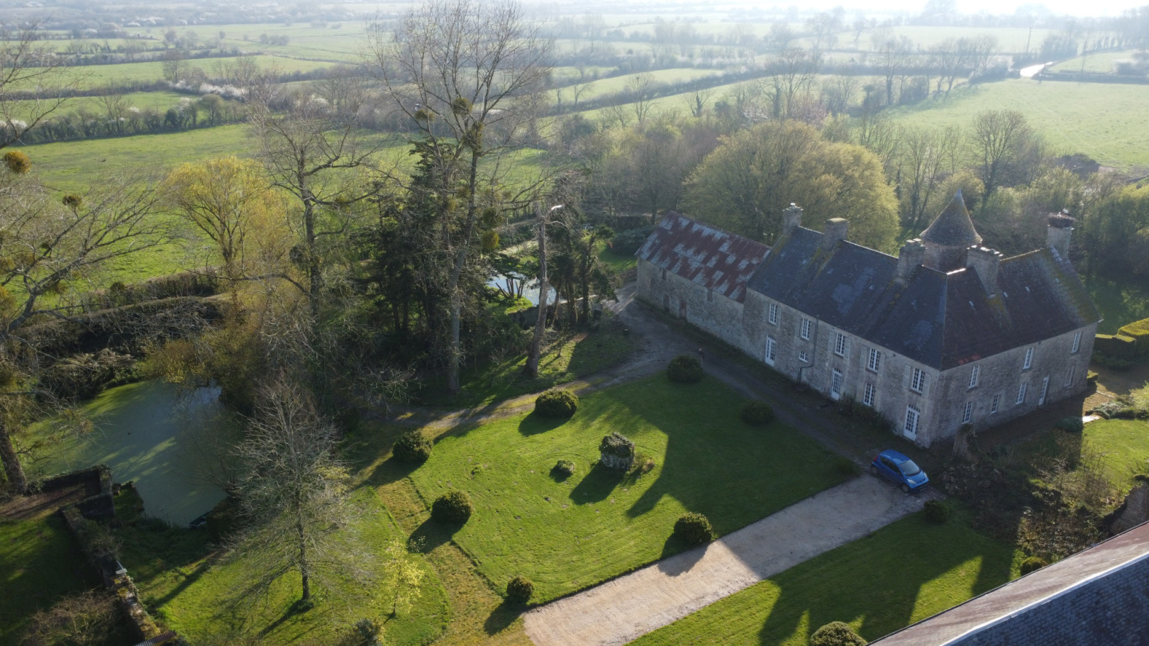 
                                                Vente
                                                 Manoir du 16ème siècle dans le cotentin