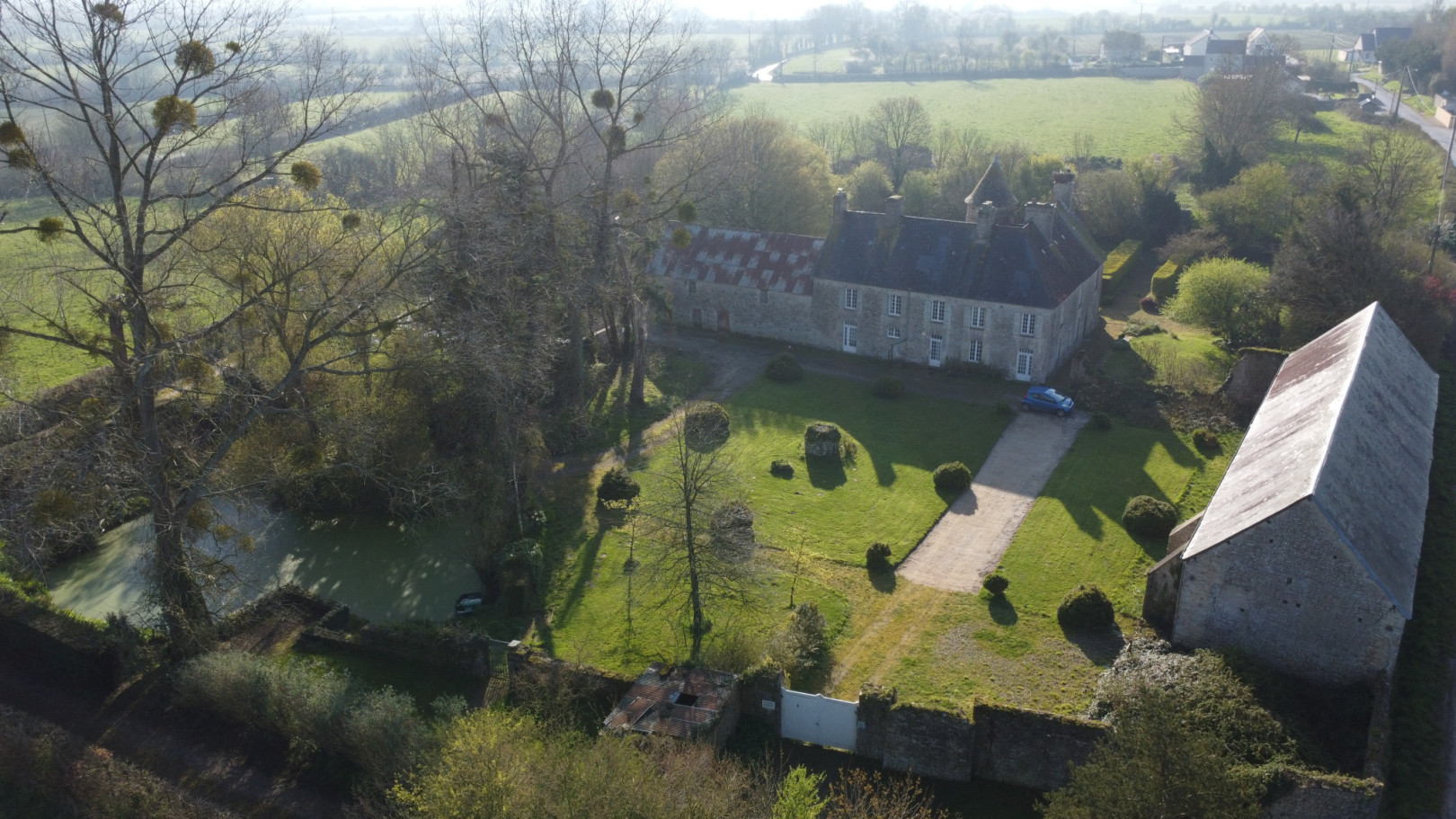 
                                                Vente
                                                 Manoir du 16ème siècle dans le cotentin