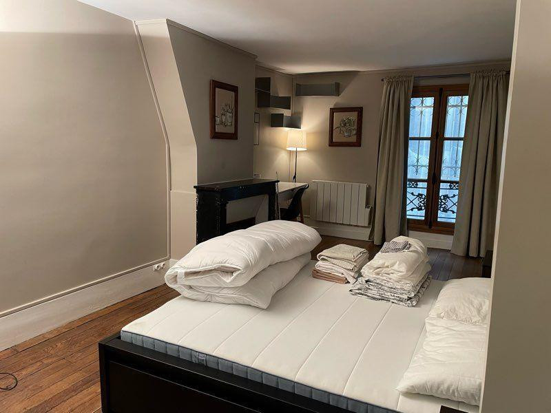 
                                                Location
                                                 Marais Saint Paul - 2 pièces meublé - 44m2