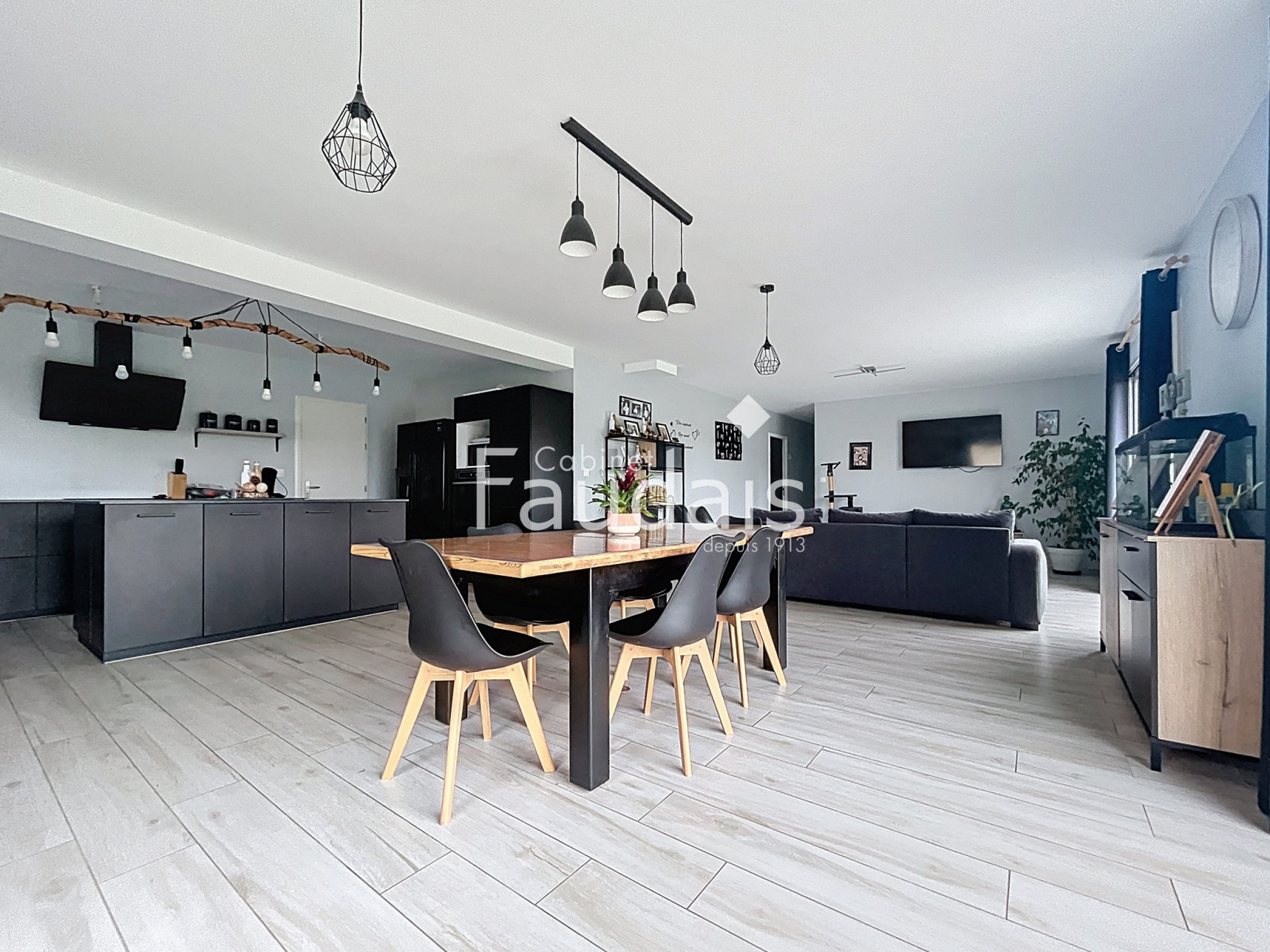 
                                                Vente
                                                 MARIGNY - PROCHE DU BOURG