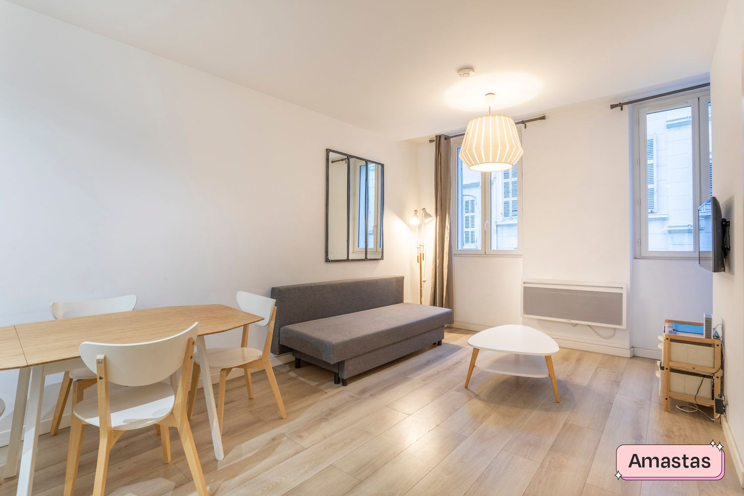 
                                                Location
                                                 Marseille 13001 - Charmant T2 spacieux et lumineux dans le quartier de Noailles