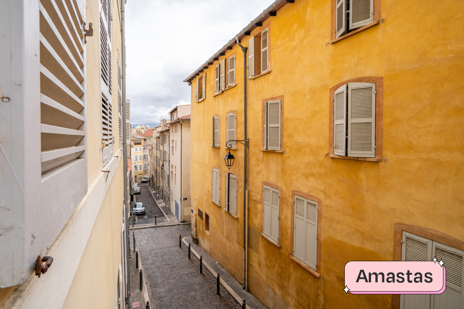 
                                                Location
                                                 Marseille 13002 - Superbe studio en plein cœur du Panier