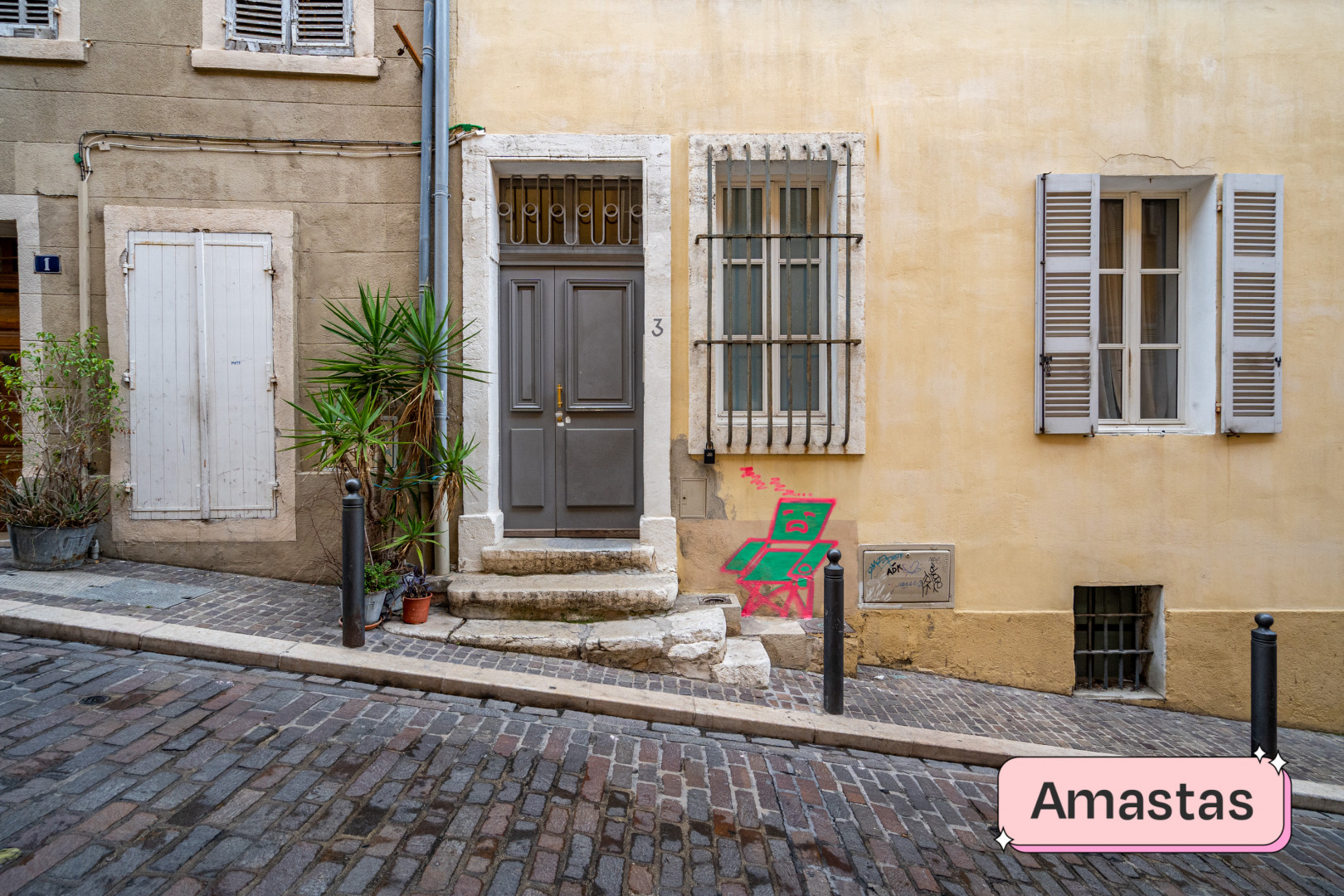 
                                                Location
                                                 Marseille 13002 - Superbe studio en plein cœur du Panier