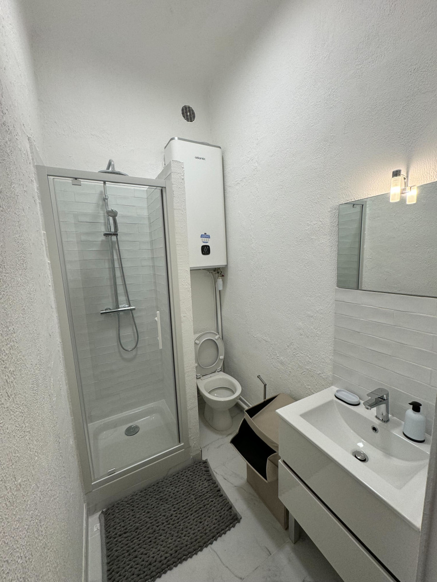 
                                                Location
                                                 Marseille 13005 - Joli T2 secteur boulevard Baille