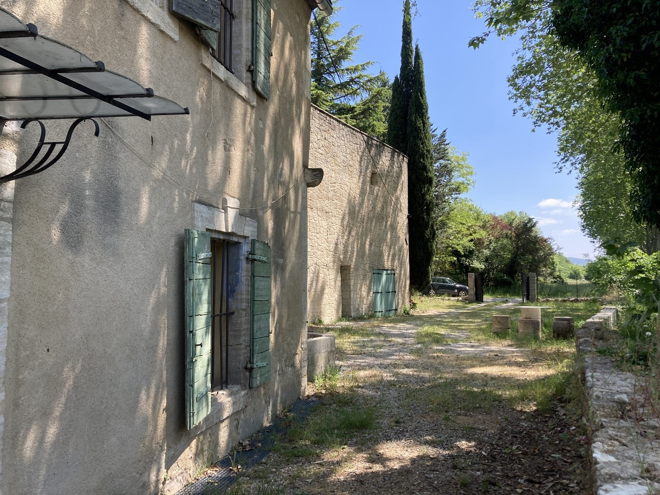 
                                                Vente
                                                 mas 117 m² avec remise et garage sur 1900 m²