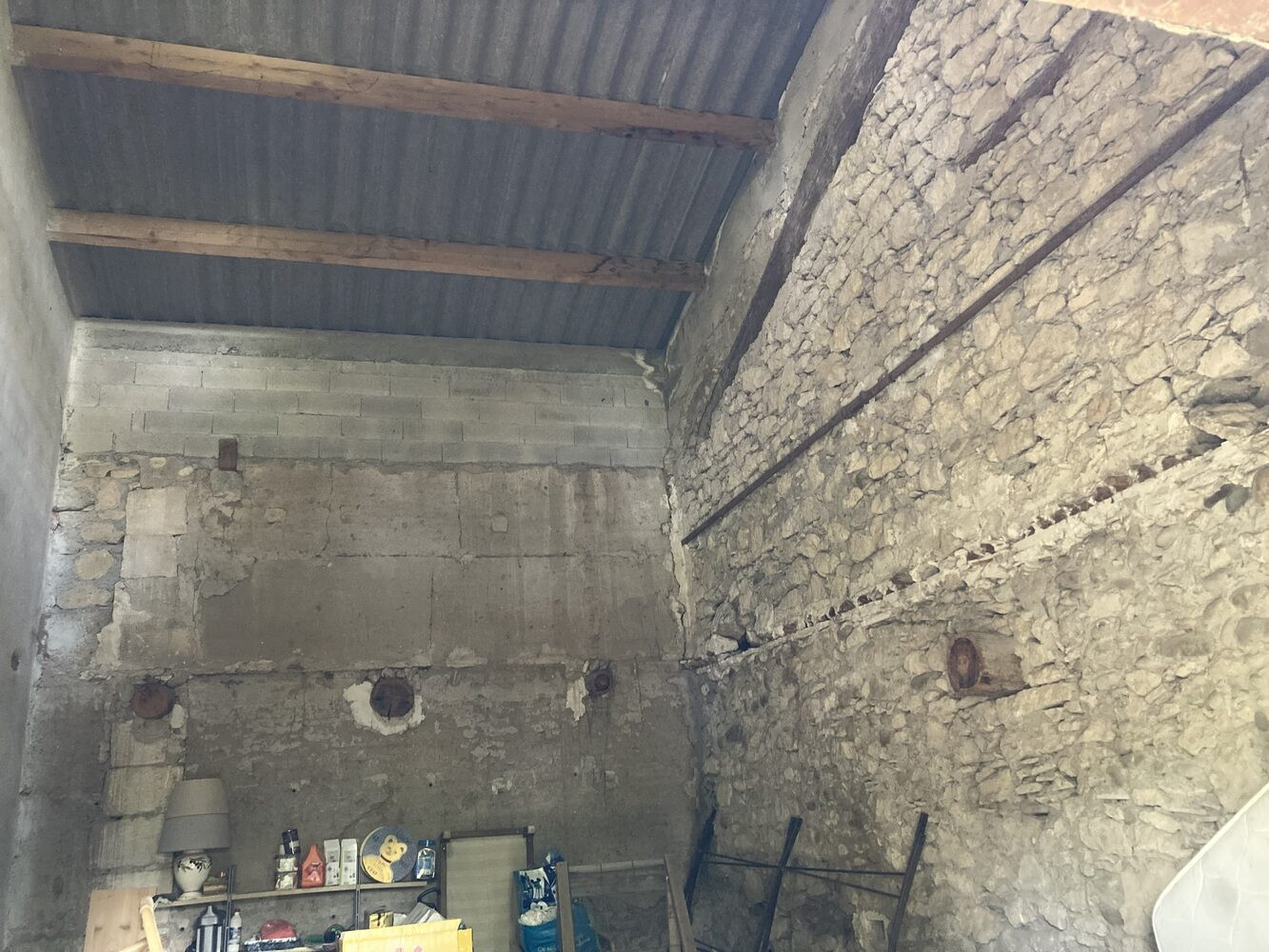 
                                                Vente
                                                 mas 117 m² avec remise et garage sur 1900 m²