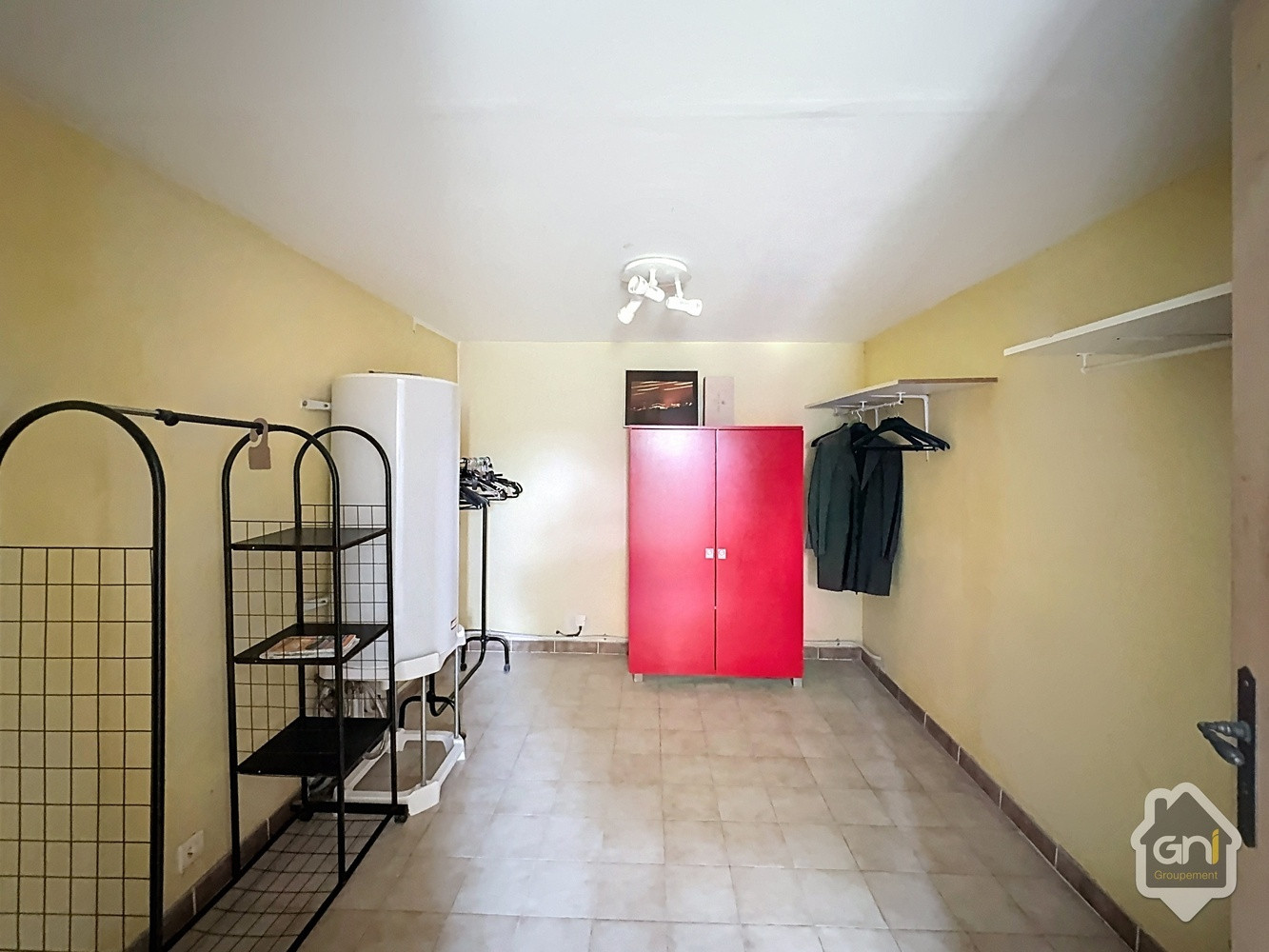 
                                                Vente
                                                 Mas Mitoyen avec dépendances et piscine.