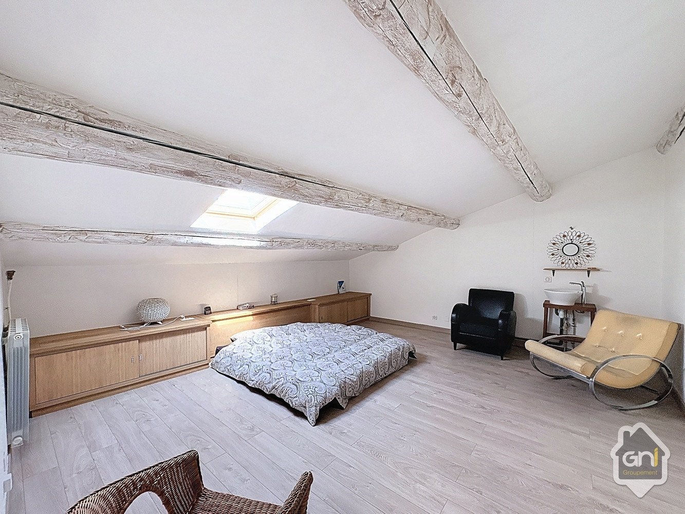 
                                                Vente
                                                 Mas Mitoyen avec dépendances et piscine.