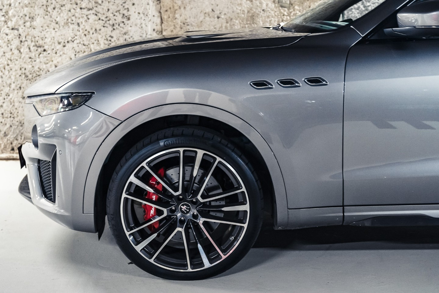 
                                                Voiture
                                                 Maserati Levante (I.II) Trofeo V8 3.8 580