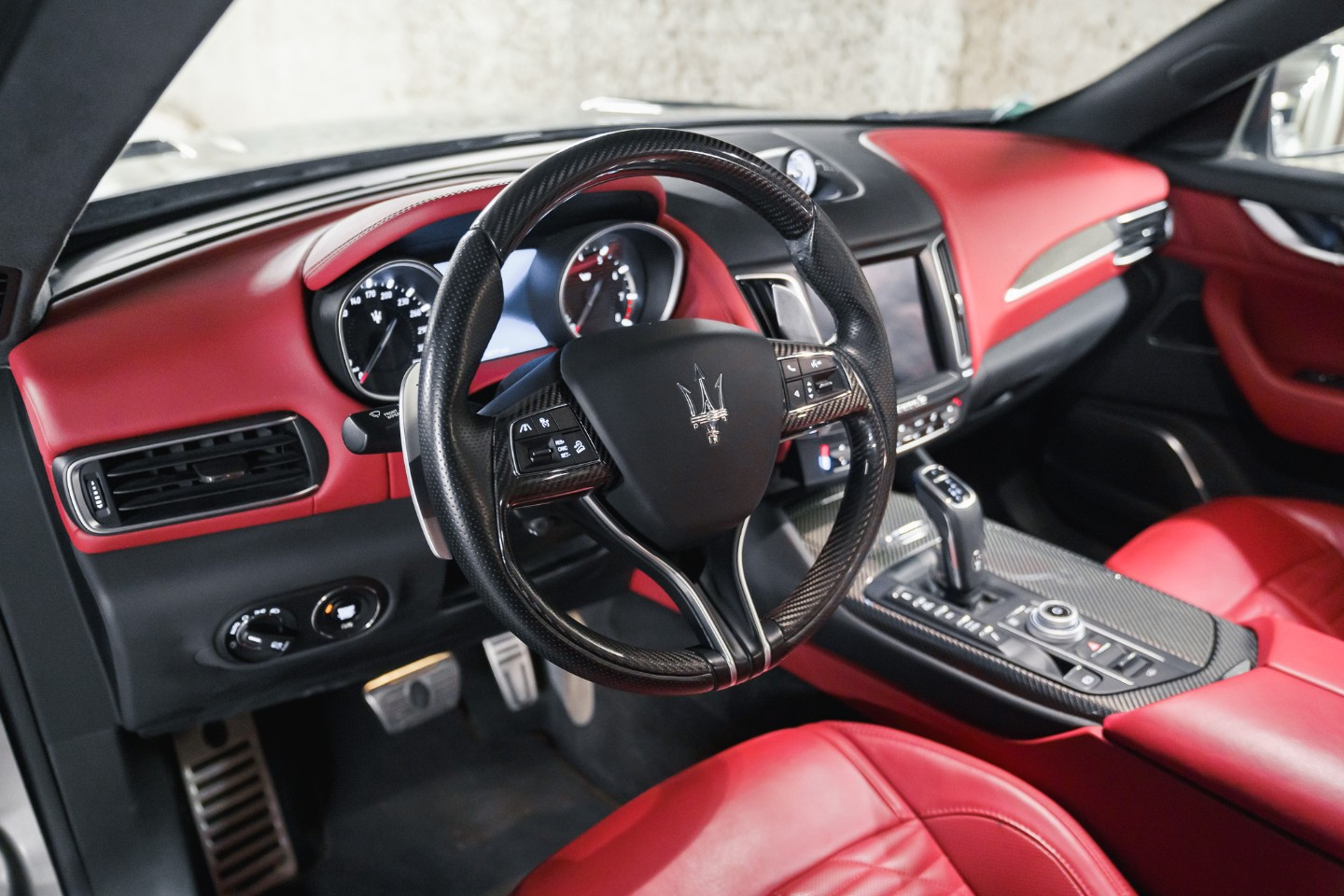 
                                                Voiture
                                                 Maserati Levante (I.II) Trofeo V8 3.8 580