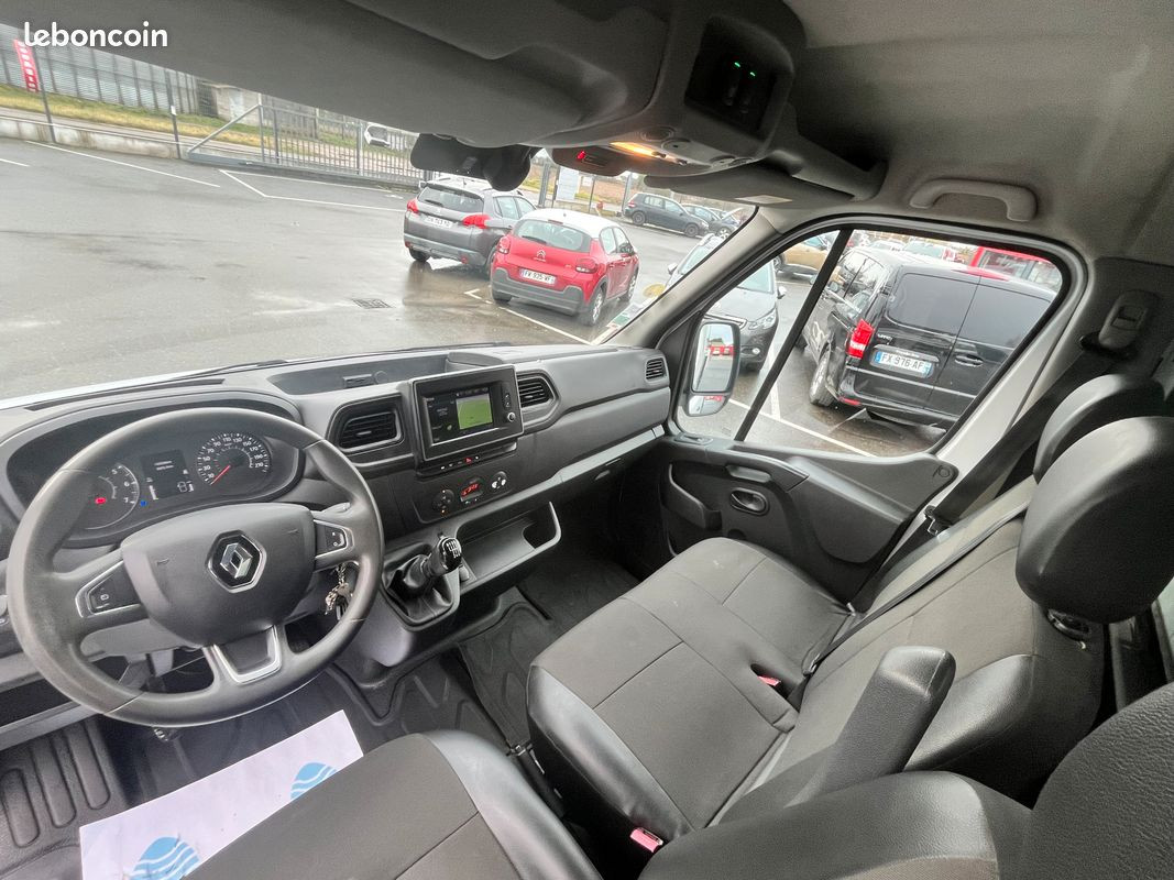 
                                                Voiture
                                                 Master benne r3500rj l3 2.3l dci confort + coffre / tva