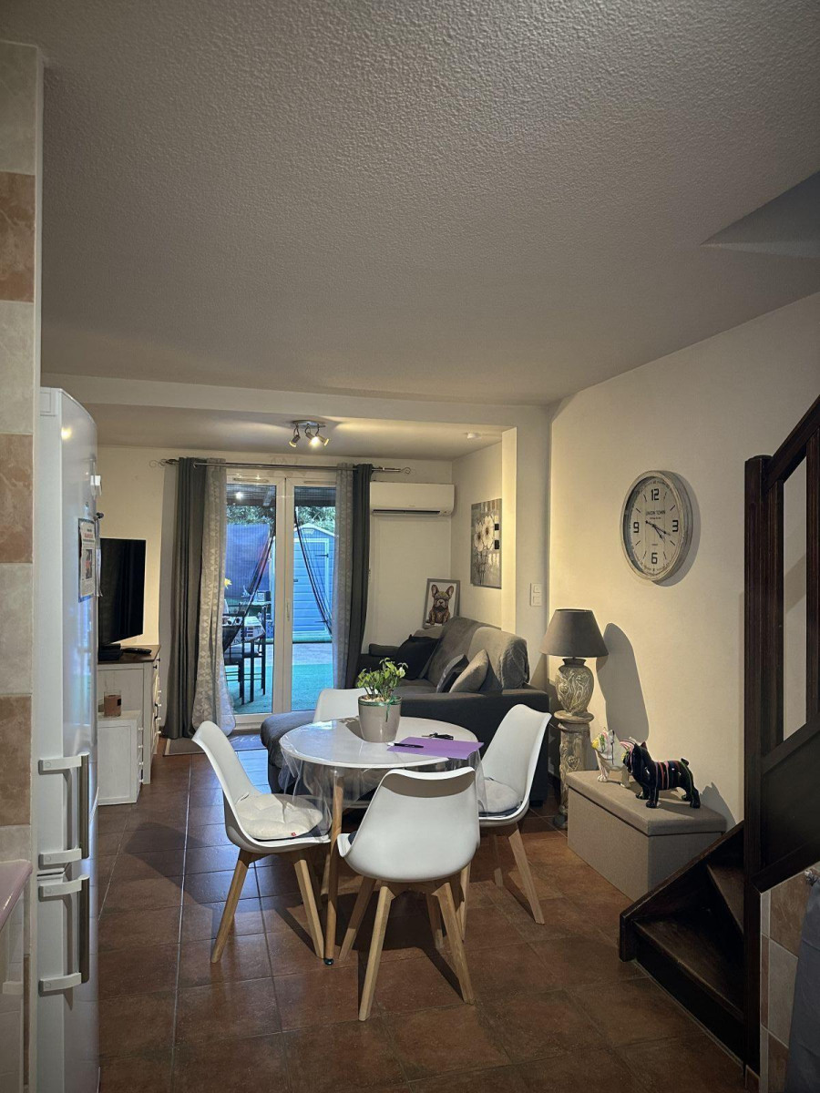 
                                                Location
                                                 Mazet avec jardin